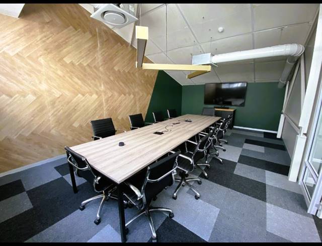 2,100M² OFFICE TO LET IN WOODSTOCK